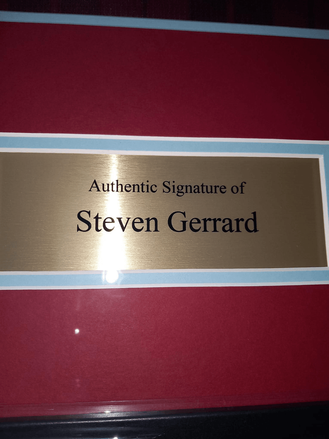 Gesigneerd Steven Gerrard Aston Villa Shirt – In Prachtige Lijst!