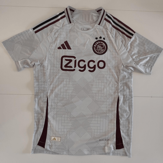 Gesigneerd Ajax Shirt door Mokio!
