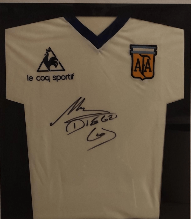 Gesigneerd Maradona Shirt uit 1986