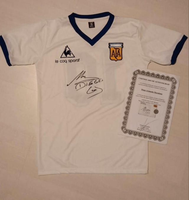 Gesigneerd Maradona Shirt uit 1986