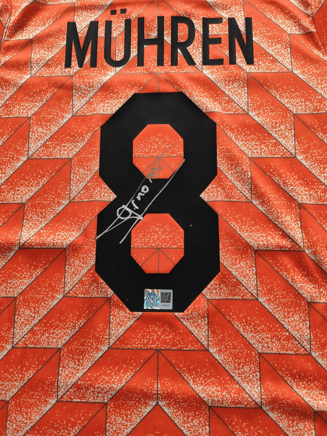 Gesigneerd Oranje Shirt van Arnold Mühren