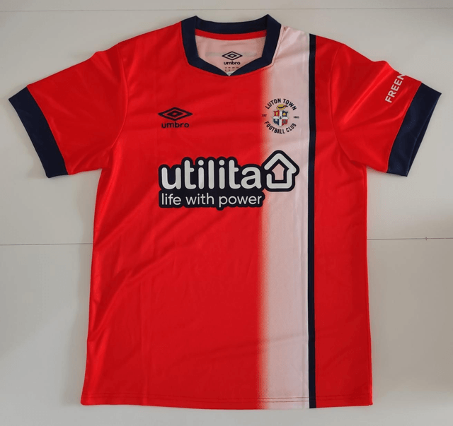 Gesigneerd Ogbene Luton Town shirt.