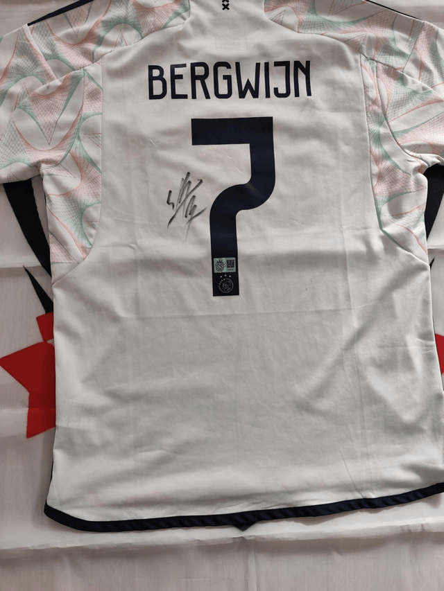 Gesigneerd Steven Bergwijn Ajax 2023/2024 Shirt – Een Onmisbaar Item voor de Echte Ajax Fan