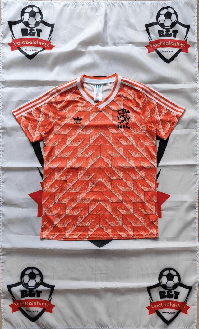 Gesigneerd Oranje Shirt van Arnold Mühren