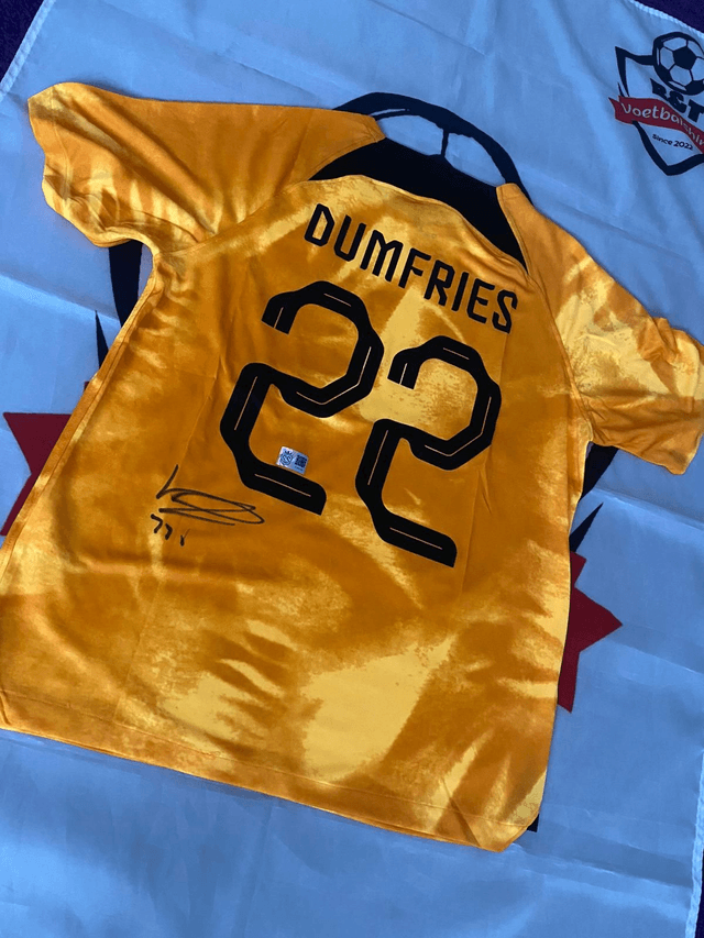 Gesigneerd Nederlands Elftalshirt van Denzel Dumfries