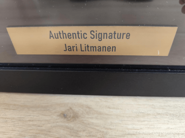 Gesigneerd ingelijst FC Barcelona shirt – Jari Litmanen