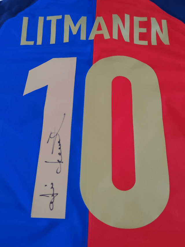 Gesigneerd ingelijst FC Barcelona shirt – Jari Litmanen