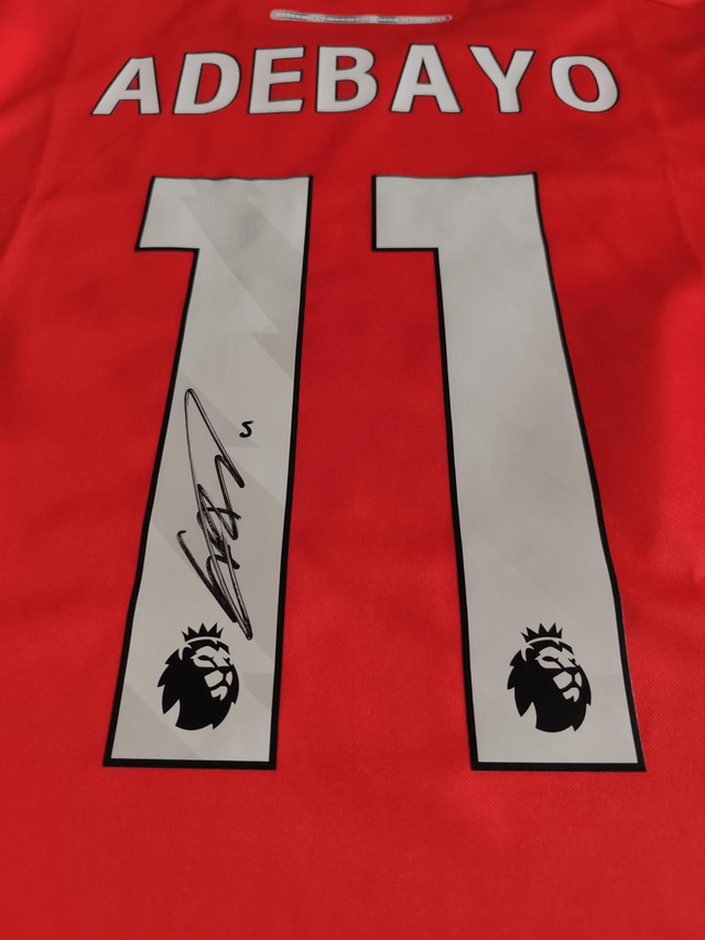 Gesigneerd Adebayo luton town shirt.
