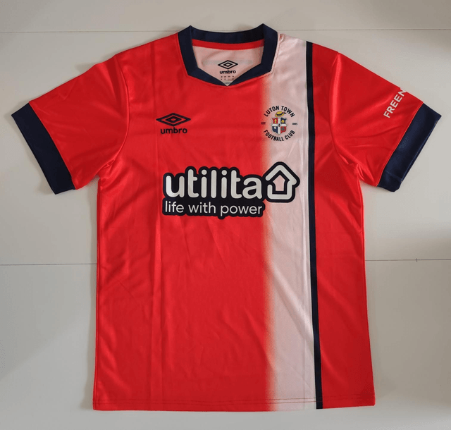 Gesigneerd Adebayo luton town shirt.