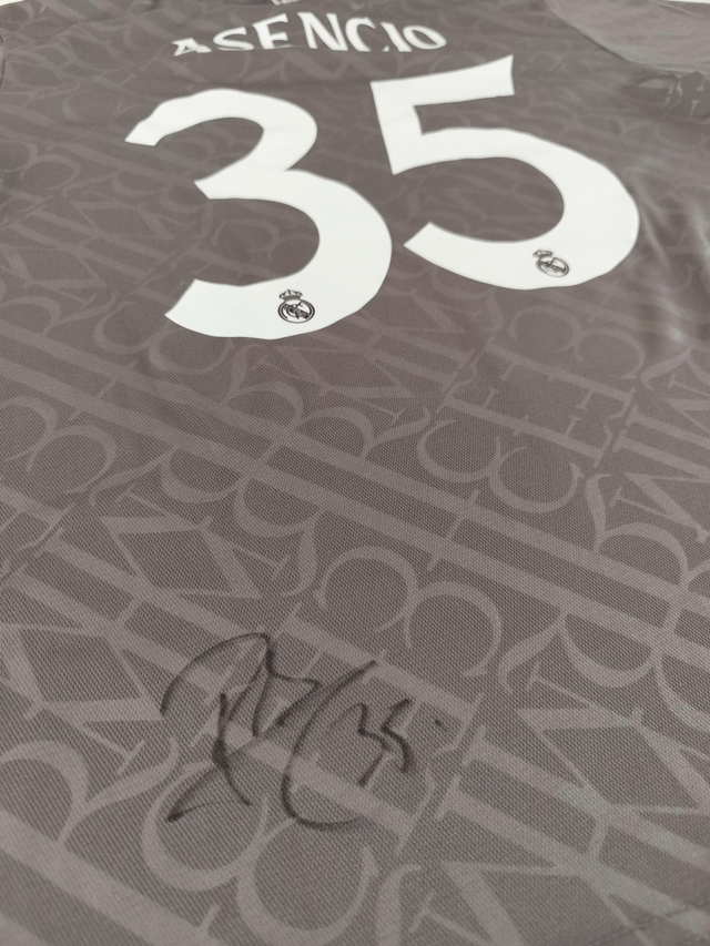 Gesigneerd Raul Asencio Real Madrid shirt 