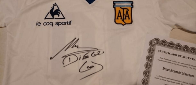 Gesigneerd Maradona Shirt uit 1986