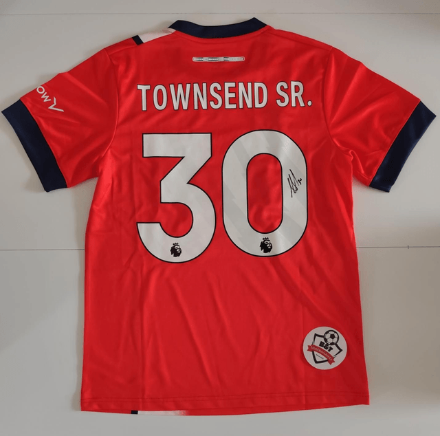 Gesigneerd Townsend sr Luton Town.