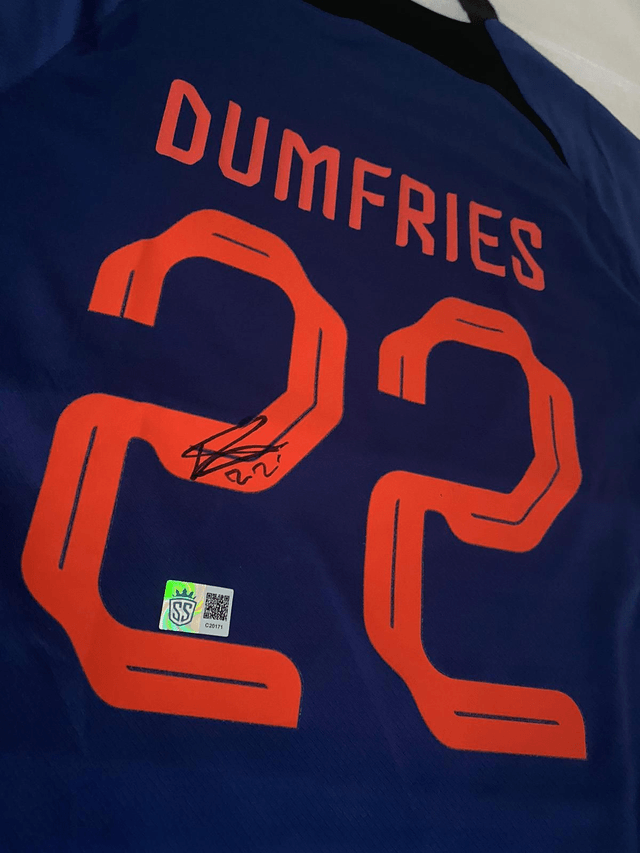 Gesigneerd Nederlands Elftalshirt van Denzel Dumfries!