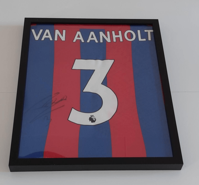 Gesigneerd shirt van Aanholt Crystel Palas