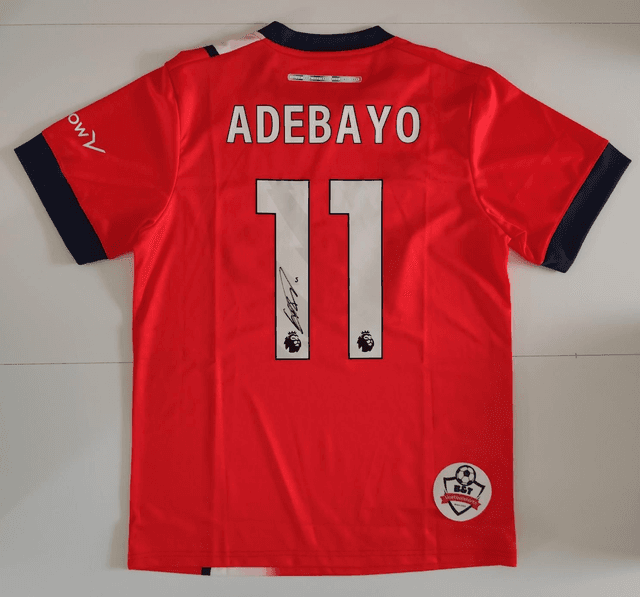 Gesigneerd Adebayo luton town shirt.
