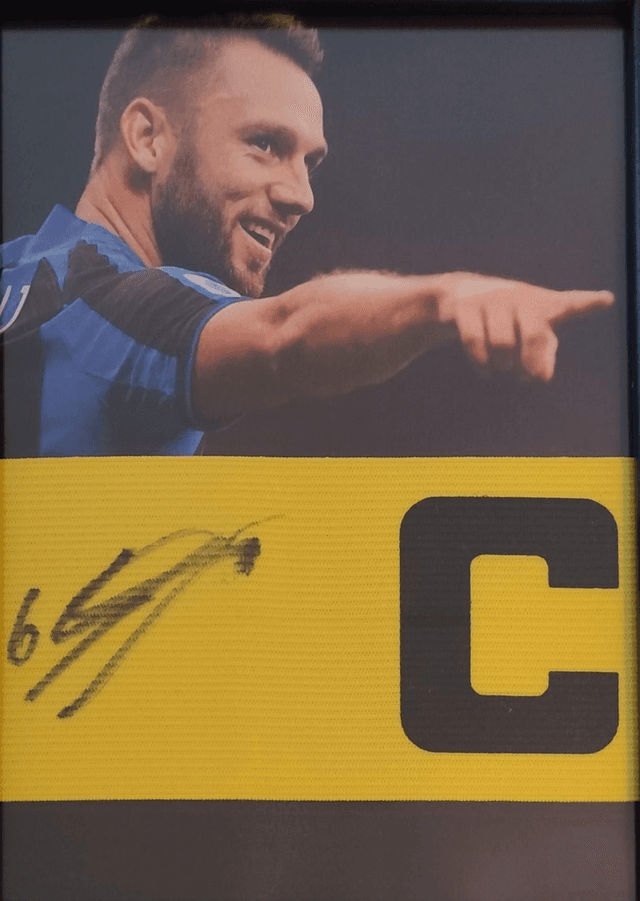Gesigneerde Aanvoerdersband – Stefan de Vrij

