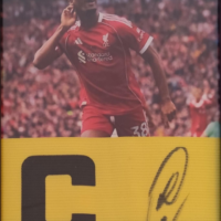 Gesigneerde Aanvoerdersband – Ryan Gravenberch