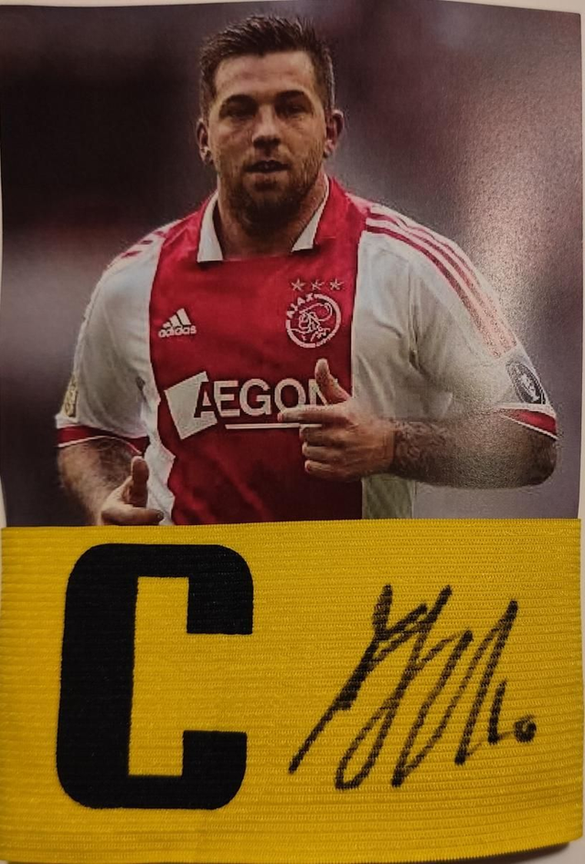 Gesigneerde aanvoerdersband Theo Janssen