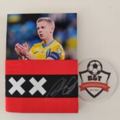 Gesigneerde aanvoerdersband van Oleksandr Zinchenko