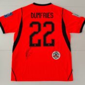Gesigneerde oranje shirt van Denzel Dumfries