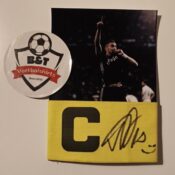Gesigneerde aanvoerdersband Dusan Tadic